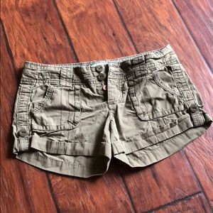 American Eagle women’s cargo shorts